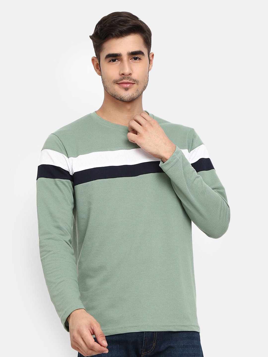 

V-Mart Men Green Striped Applique T-shirt