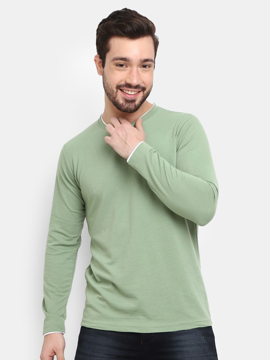 

V-Mart Men Green Solid Henley Neck T-shirt