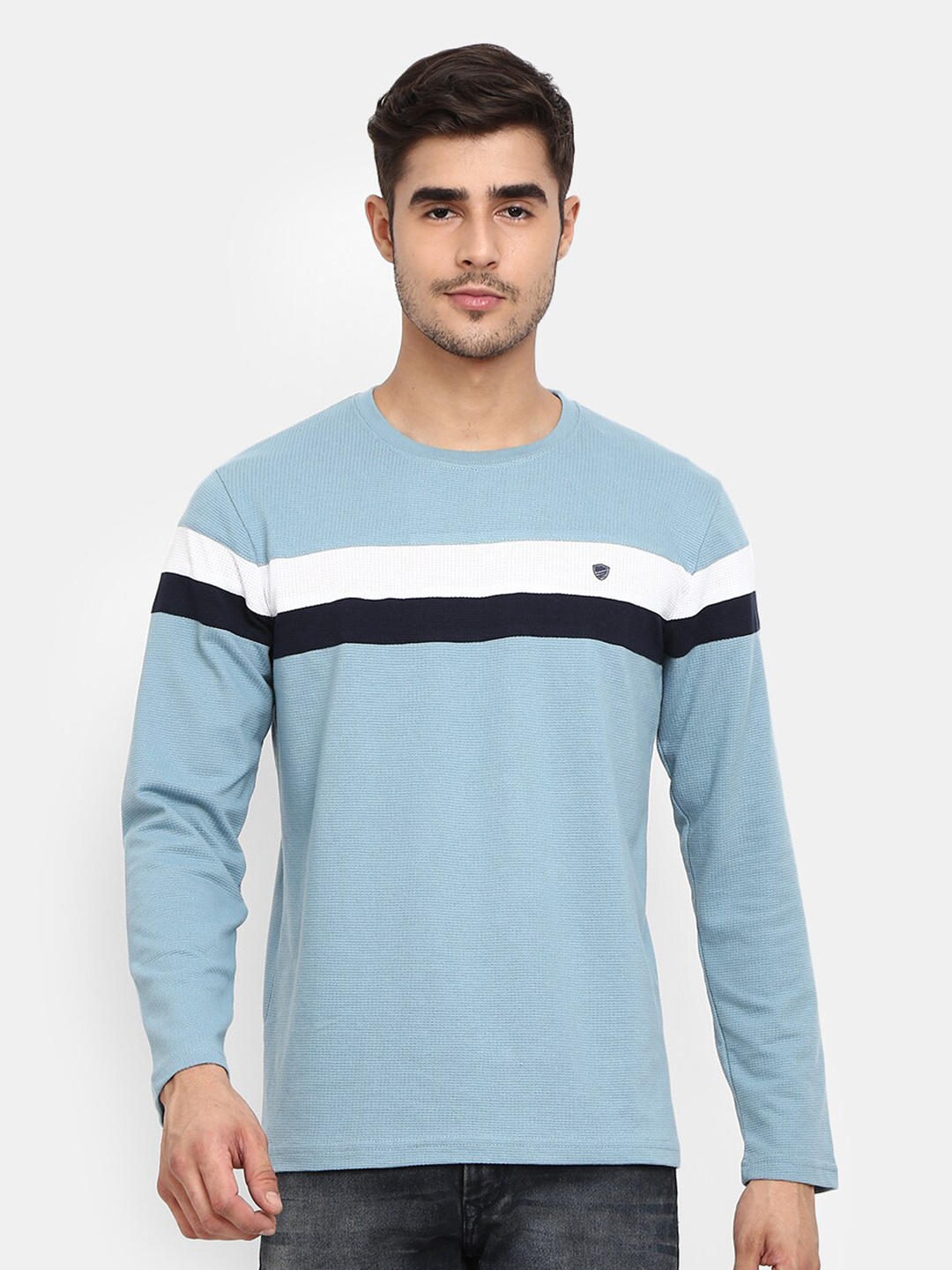 

V-Mart Men Blue & White Striped T-shirt