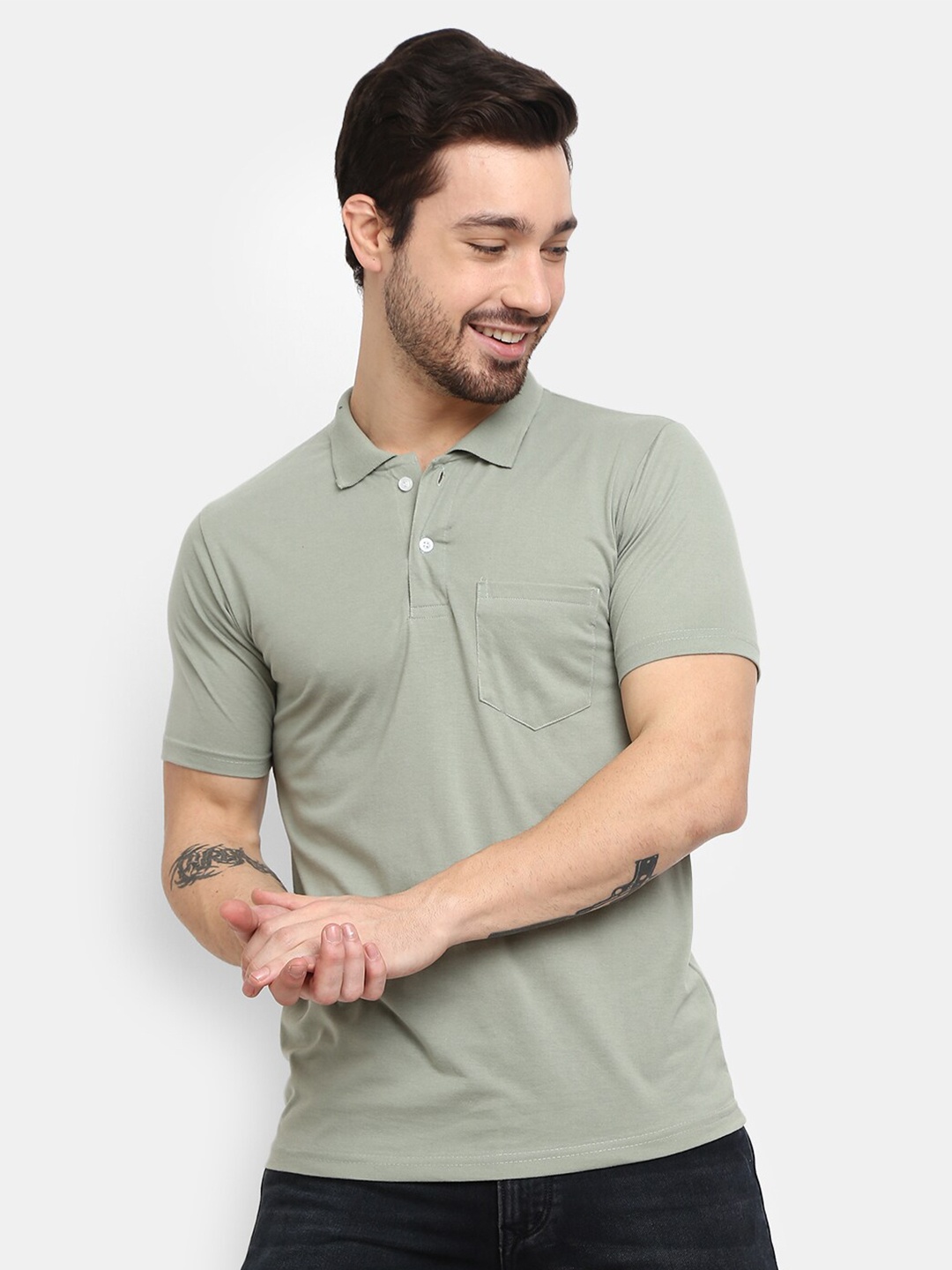 

V-Mart Men Green V-Neck T-shirt