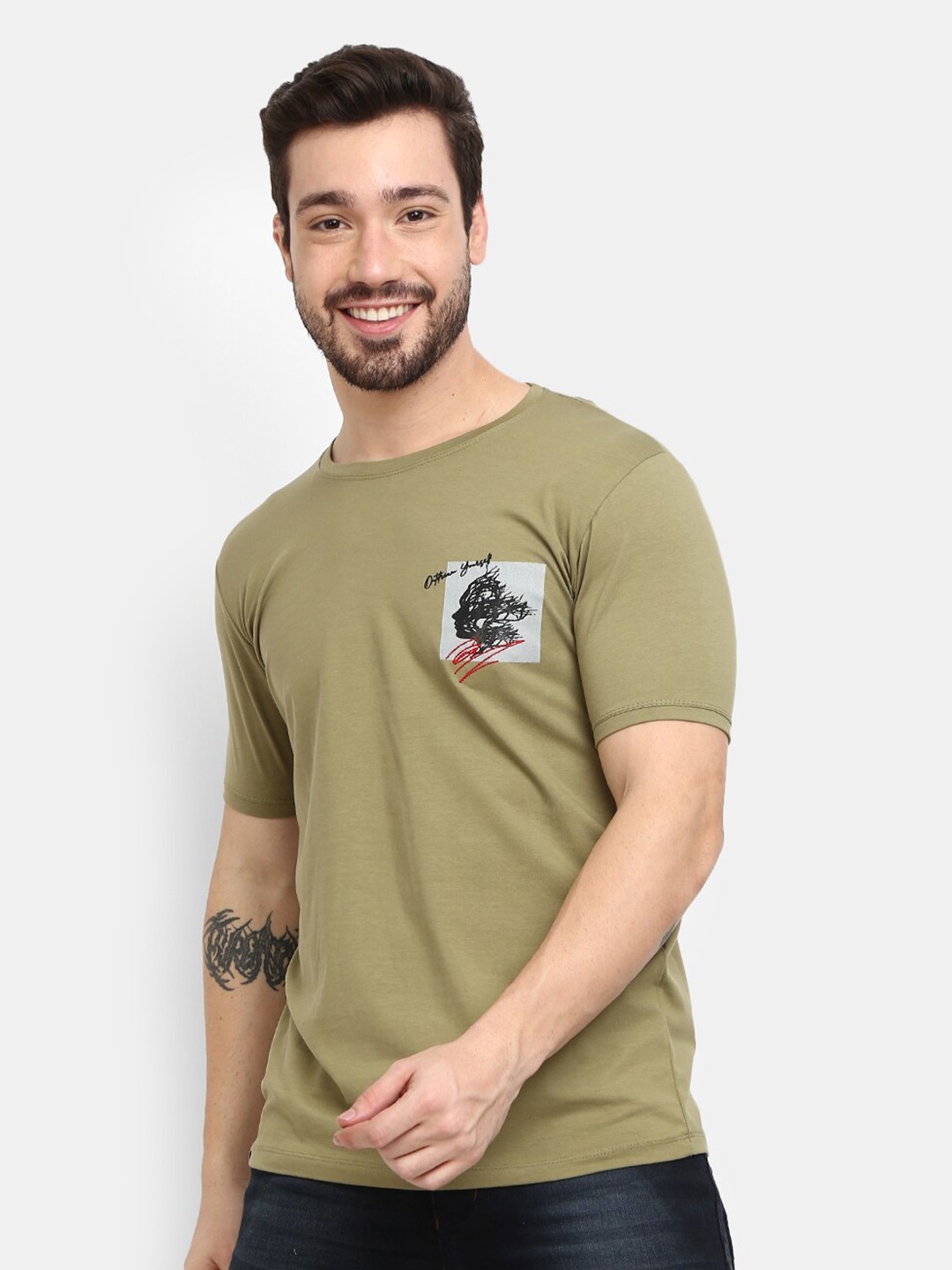 

V-Mart Men Olive Green Printed Applique T-shirt