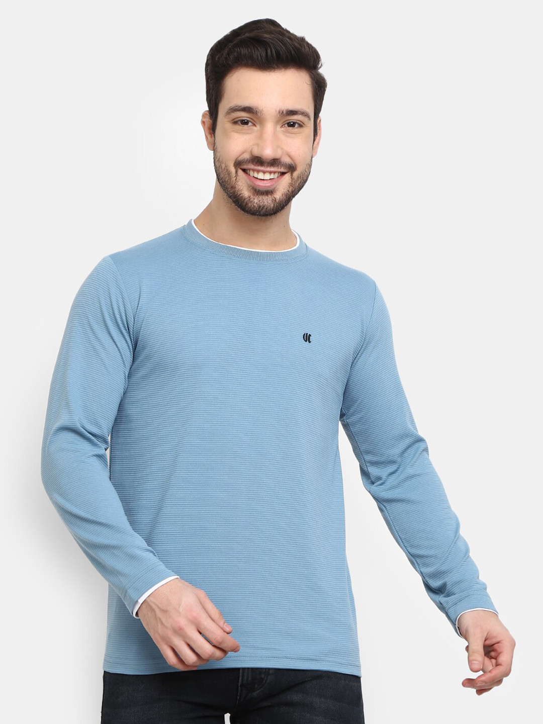 

V-Mart Men Blue V-Neck Applique T-shirt