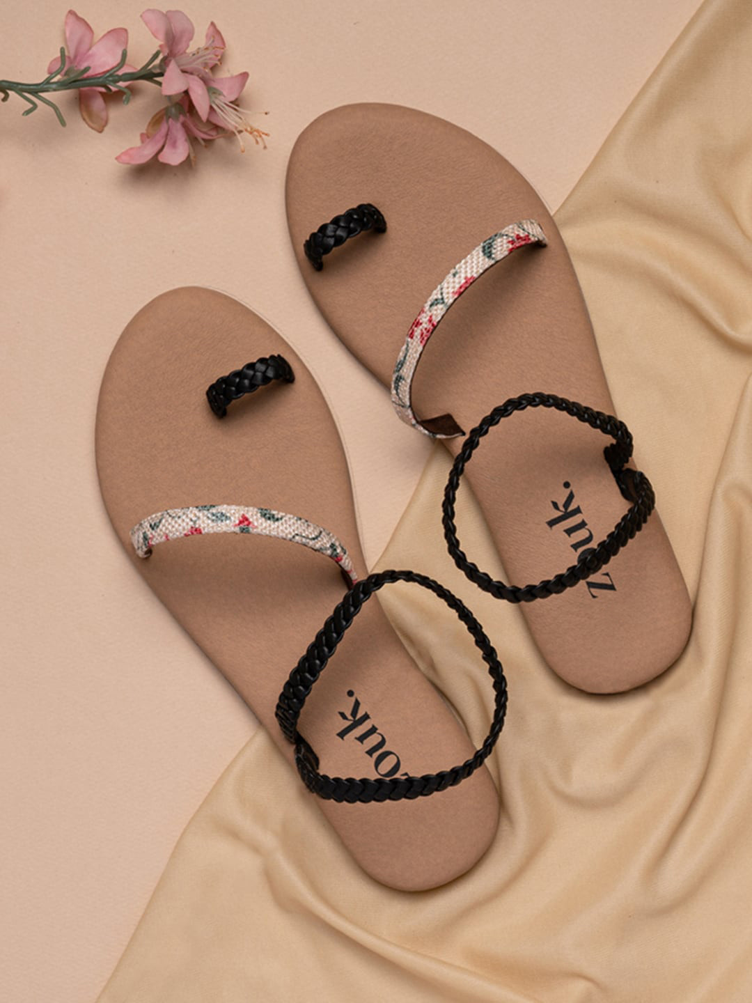 

ZOUK Women Printed One Toe Flats, Black