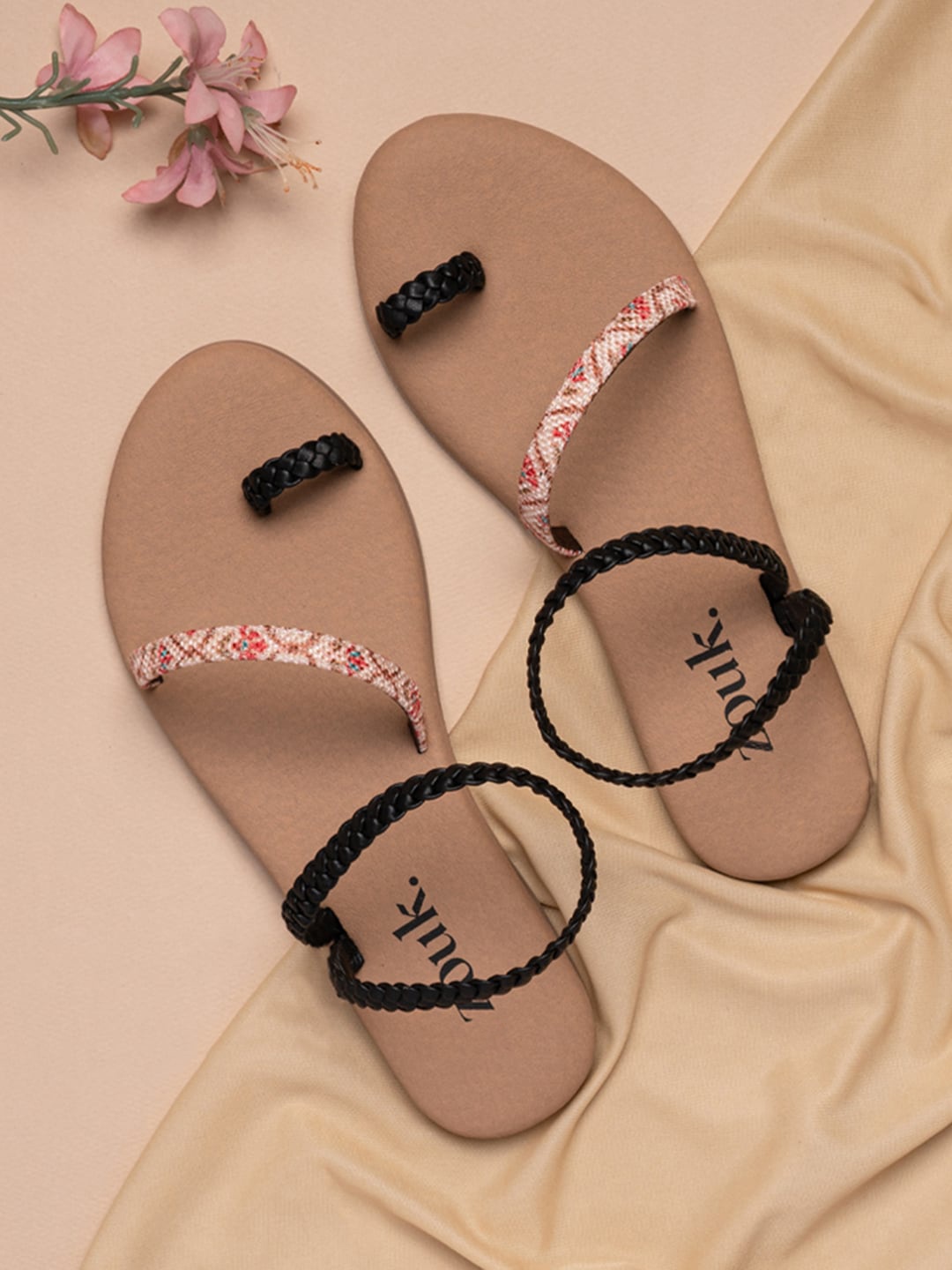 

ZOUK Women Printed One Toe Flats, Black