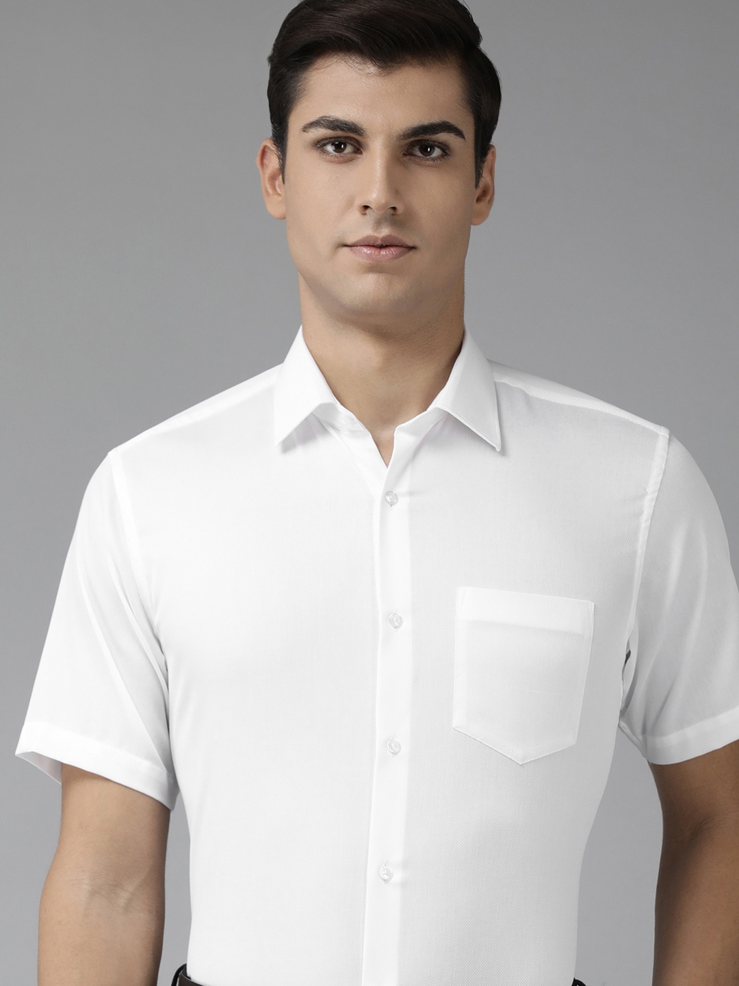 

Van Heusen Men White Custom Fit Solid Pure Cotton Formal Shirt
