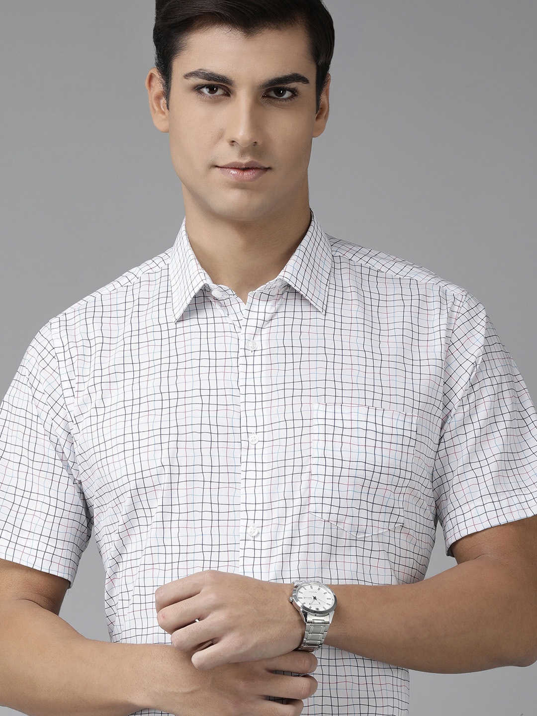 

Van Heusen Men White & Black Checked Pure Cotton Formal Shirt