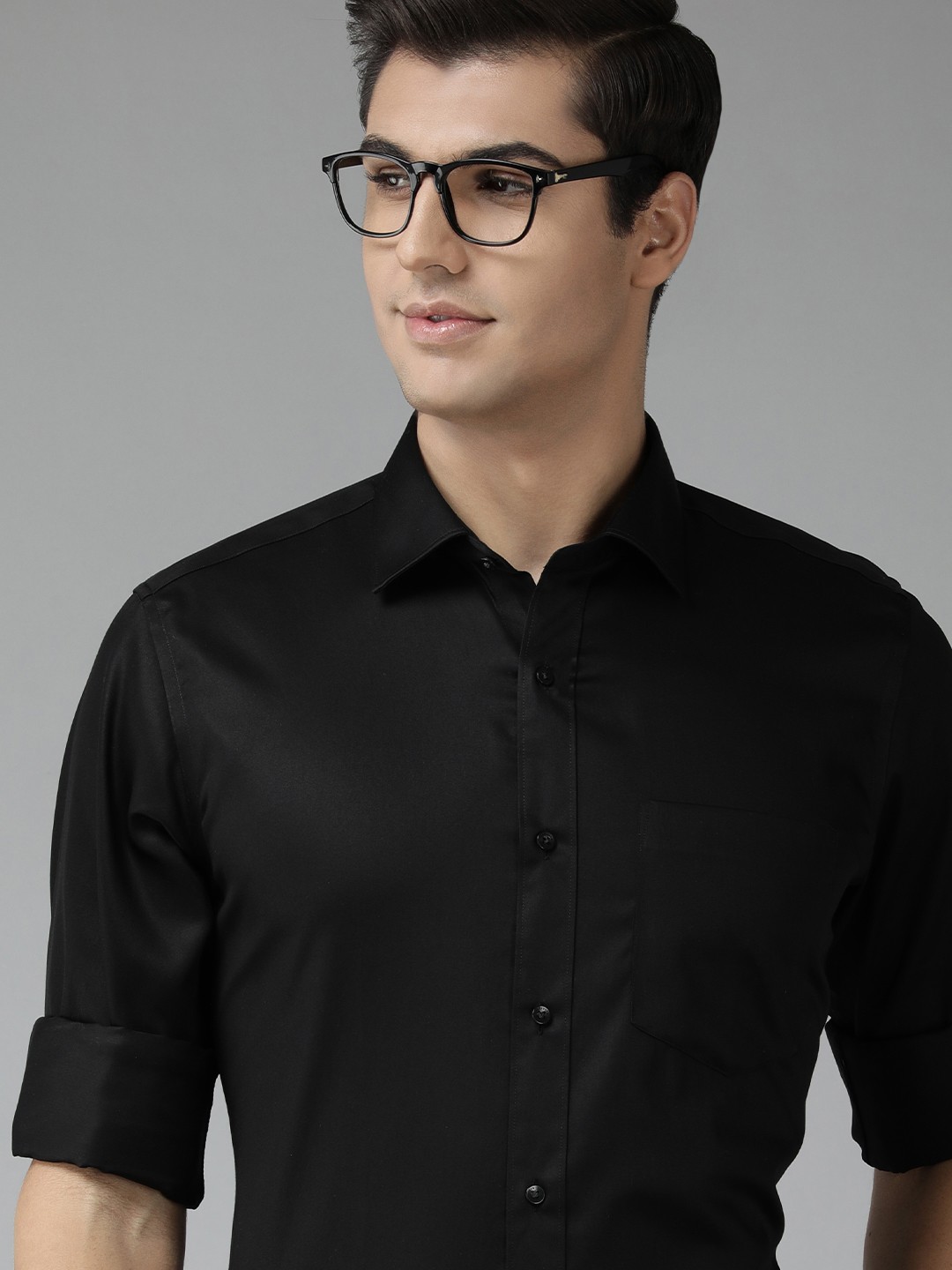 

Van Heusen Men Black Solid Pure Cotton Formal Shirt