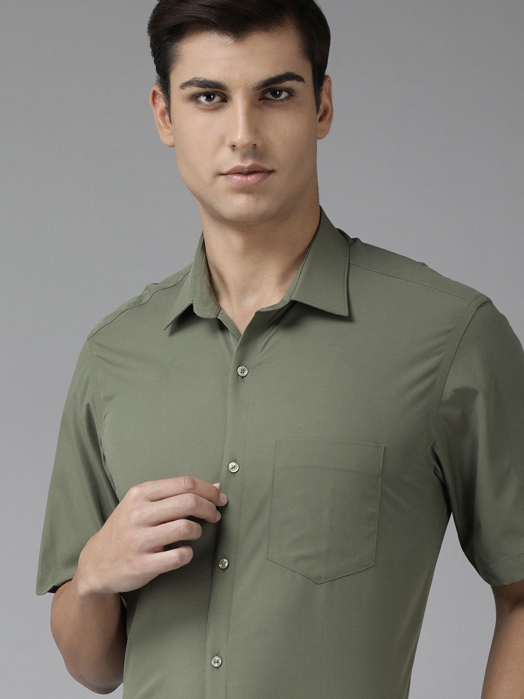 

Van Heusen Men Olive Green Custom Fit Solid Formal Shirt