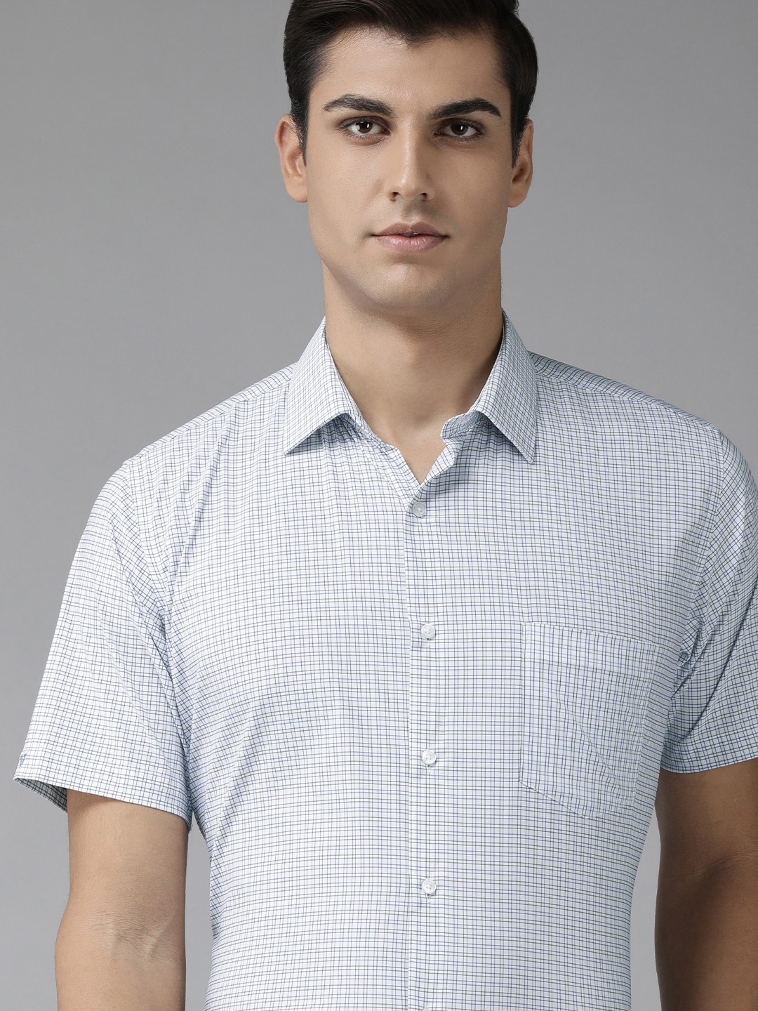 

Van Heusen Men White & Blue Custom Fit Checked Formal Shirt
