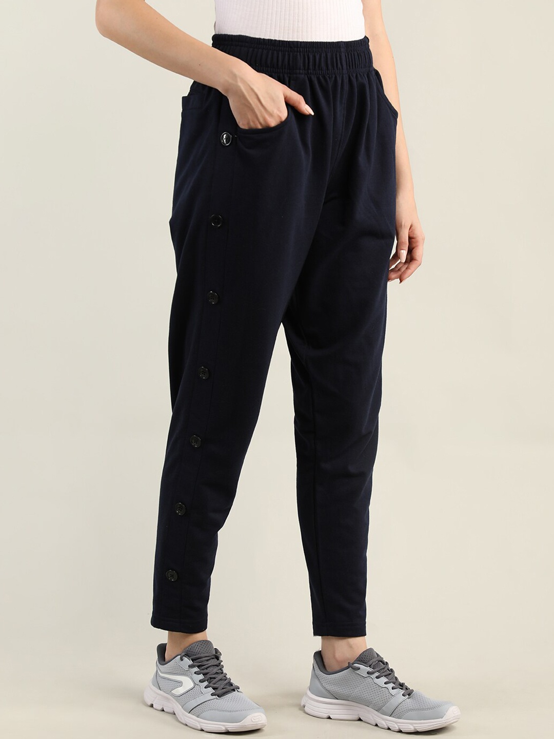 

CHKOKKO Women Navy Blue Solid Track Pants