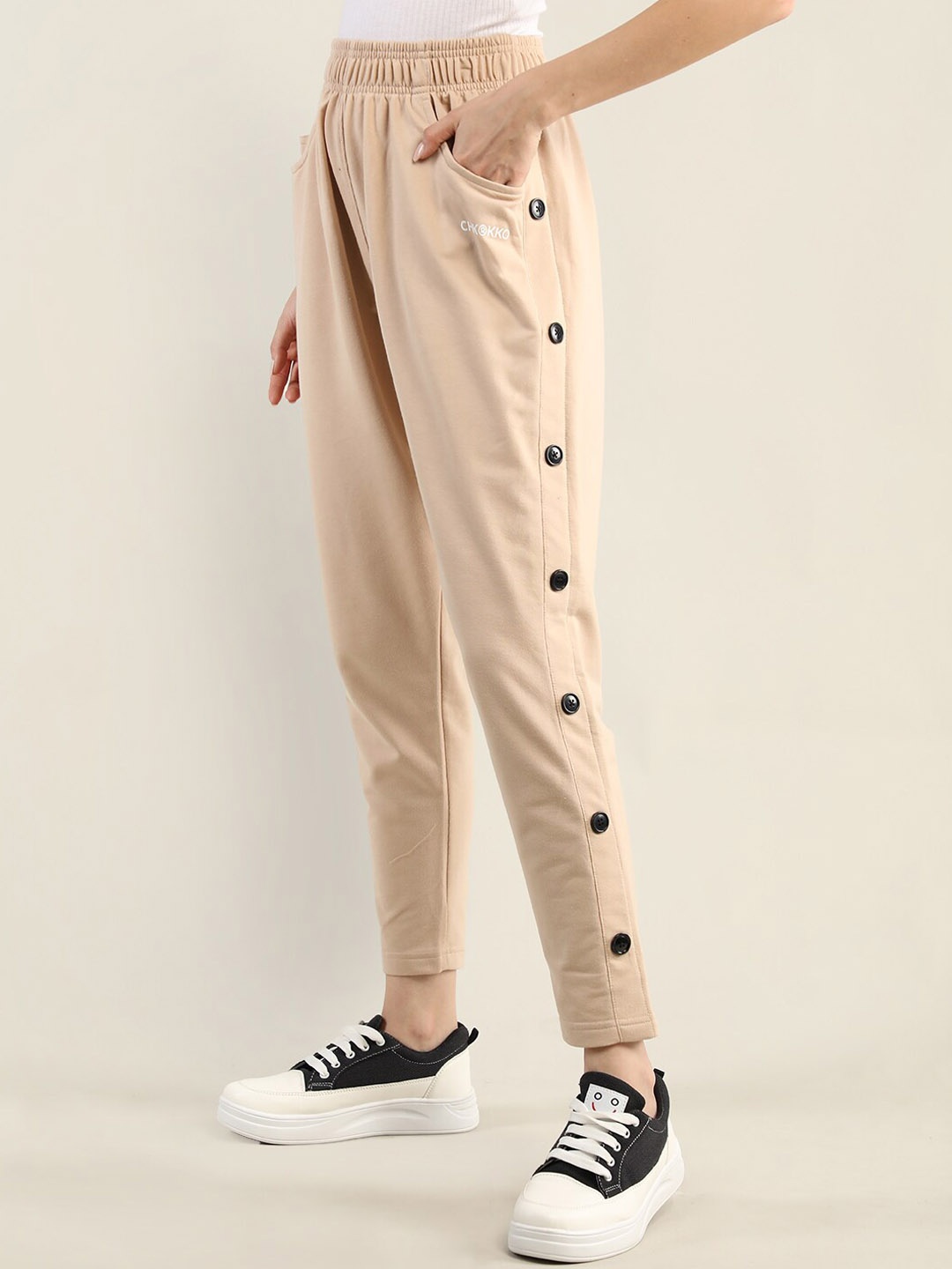 

CHKOKKO Women Beige Solid Regular Fit Track Pants