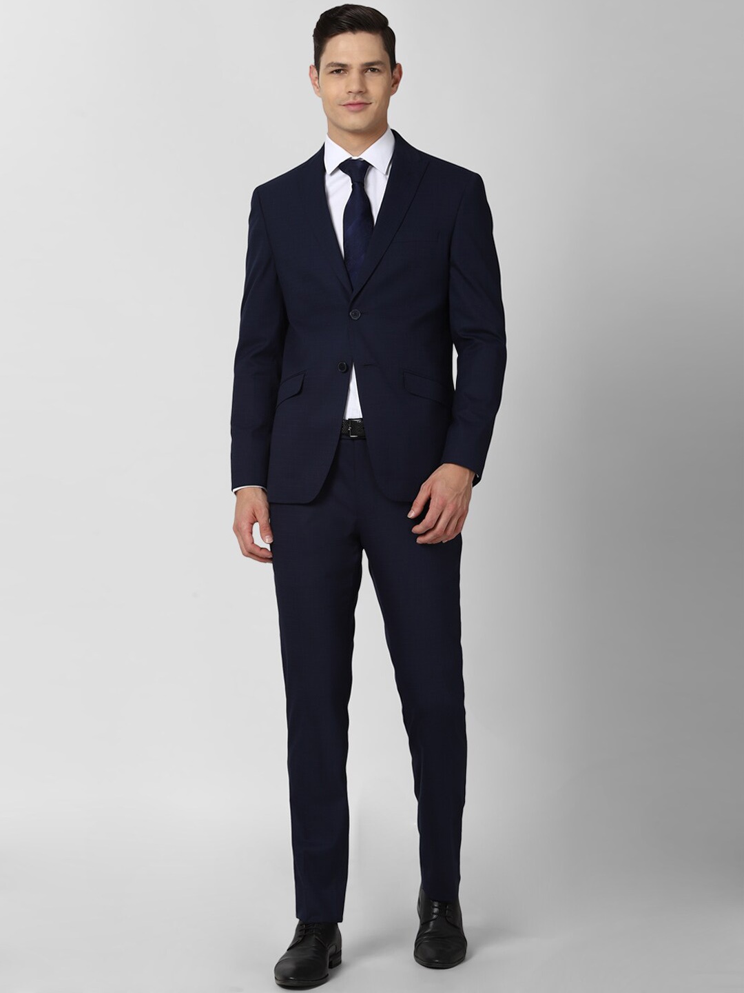 

Peter England Elite Men Navy Blue Solid Slim Fit Single Breasted 2 Piece Suits