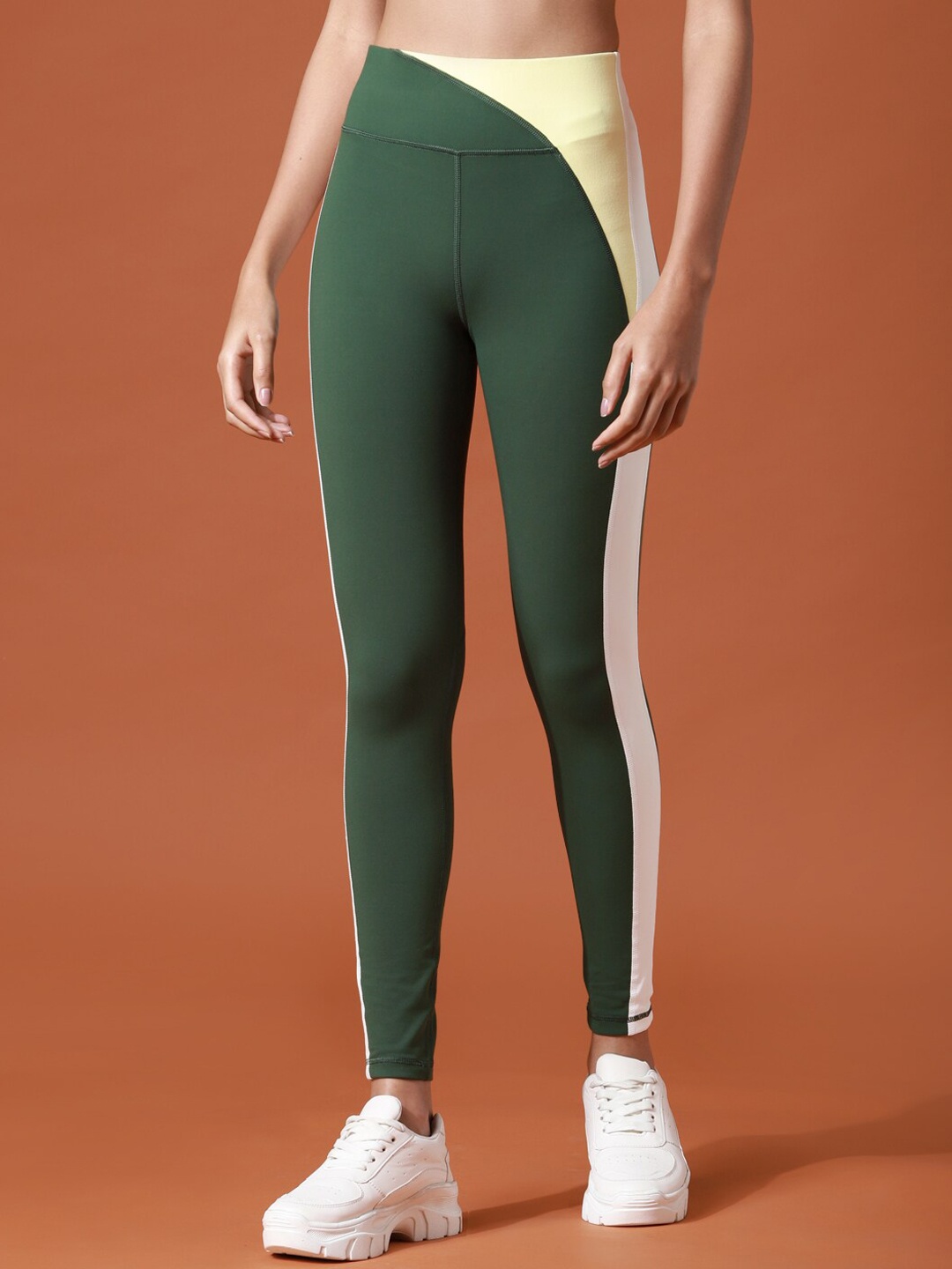 

Only Play Women Green Colourblocked High-Waisted Knitted Onpelara Hw Train Tights