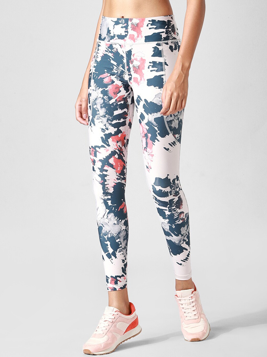 

Only Play Women White & Blue Printed Ankle-Length Onpboon Aop Hw Train Tights, Off white