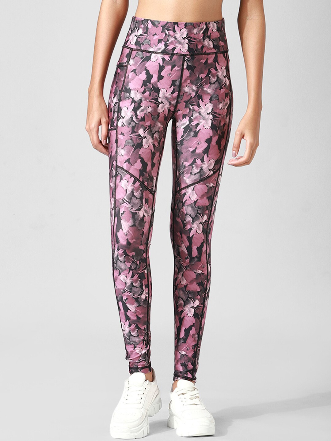 

Only Play Women Black & Purple Printed Onpebbi Aop Hw Train Tights