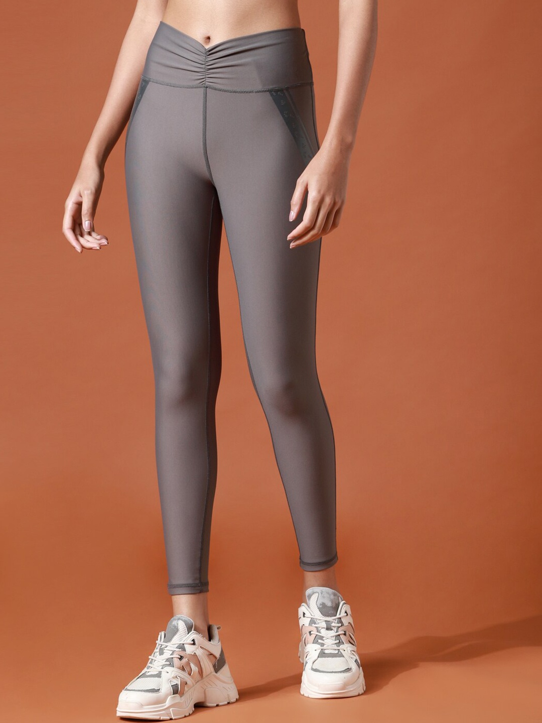 

Only Play Women Grey Solid Onpminea Hw 7/8 Train Tights