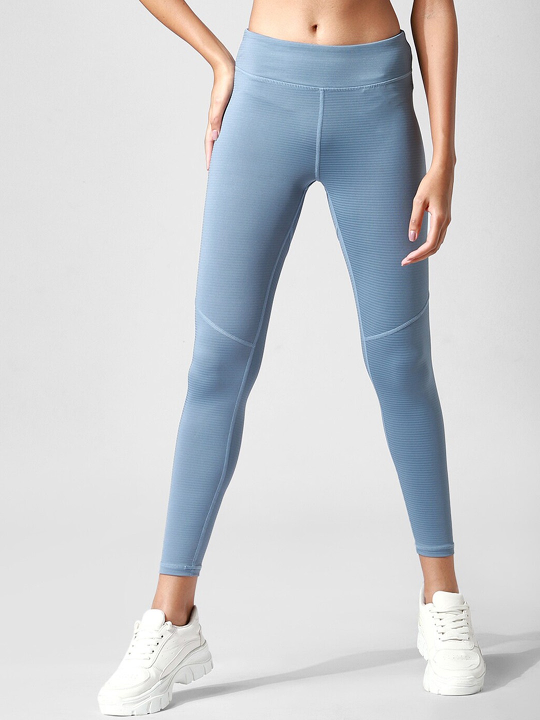 

Only Play Women Blue Solid Onpbanza Hw Train Tights, Tarmac, XS