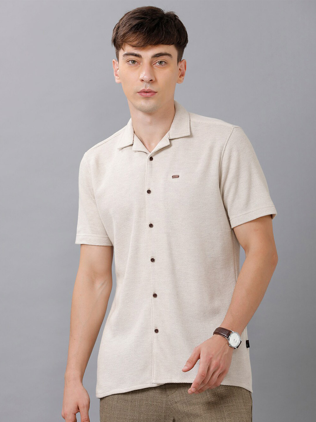 

IDENTITI Men Beige Solid Slim Fit Casual Shirt