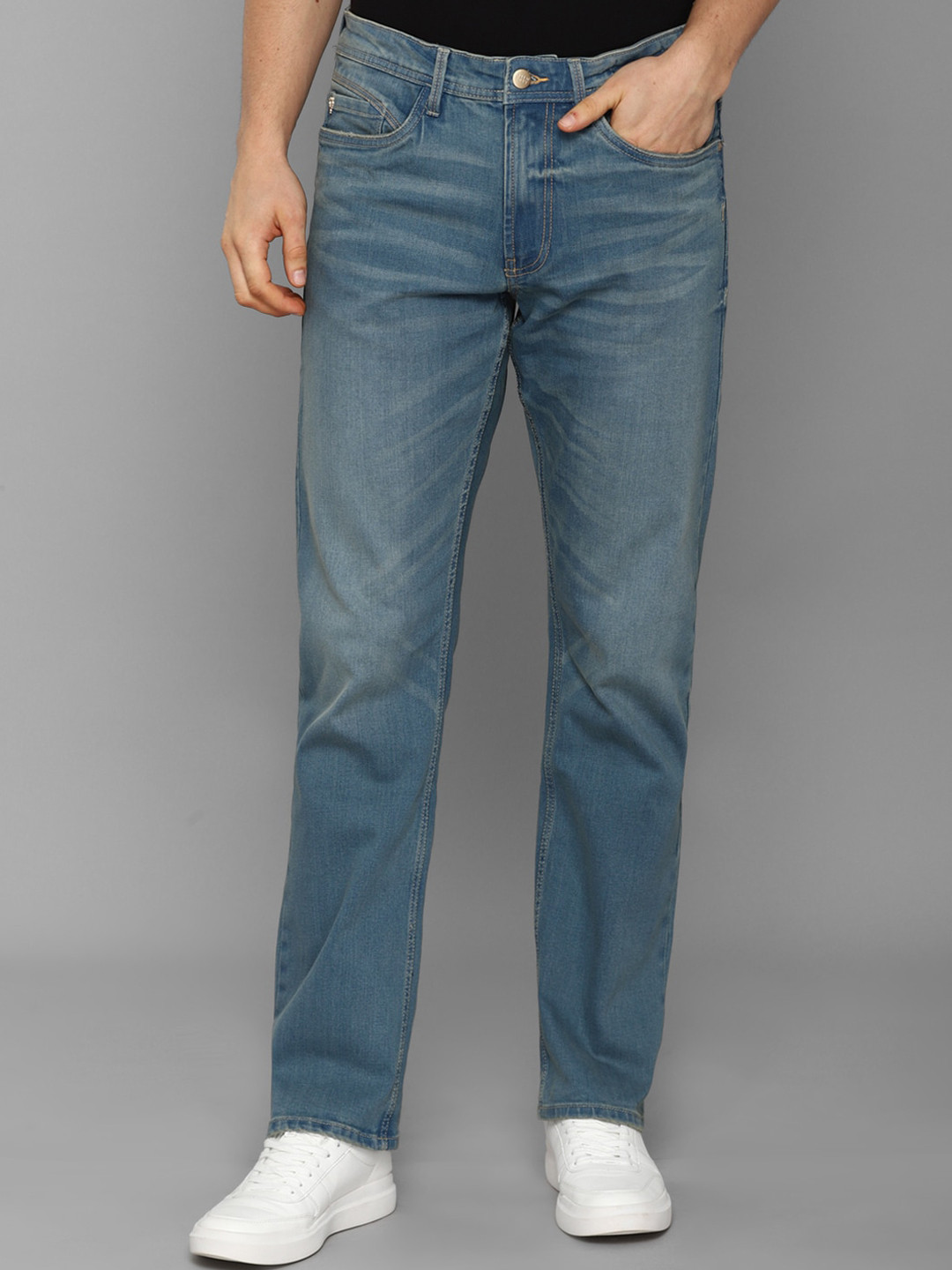 

Allen Solly Sport Men Blue Light Fade Jeans