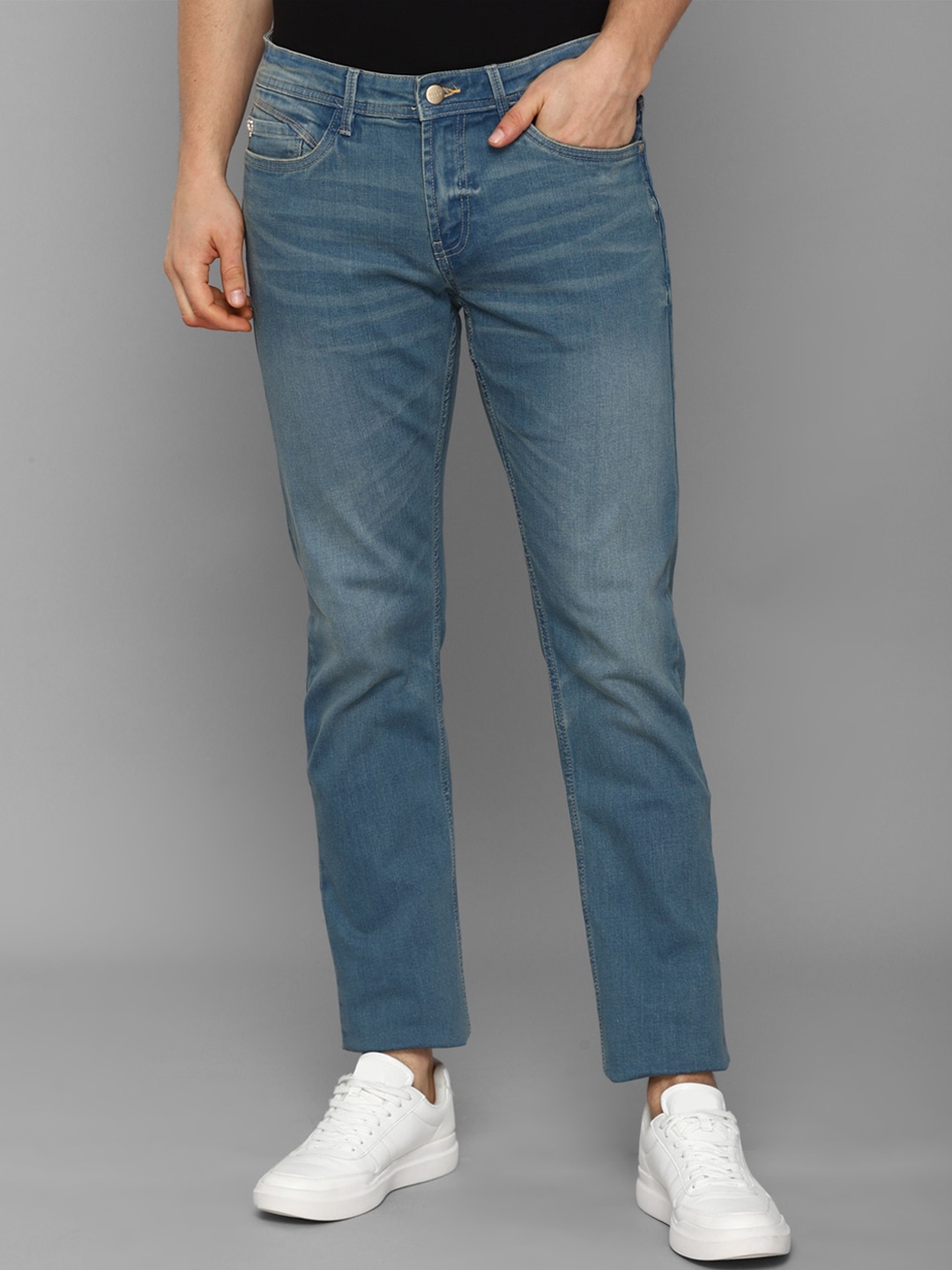 

Allen Solly Sport Men Blue Slim Fit Light Fade Jeans