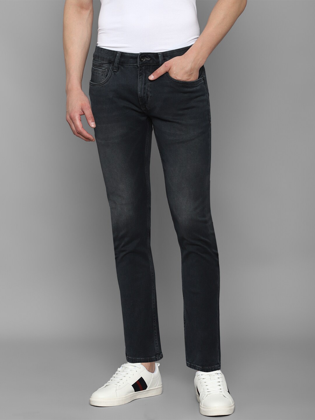 

Louis Philippe Jeans Men Black Slim Fit Light Fade Jeans