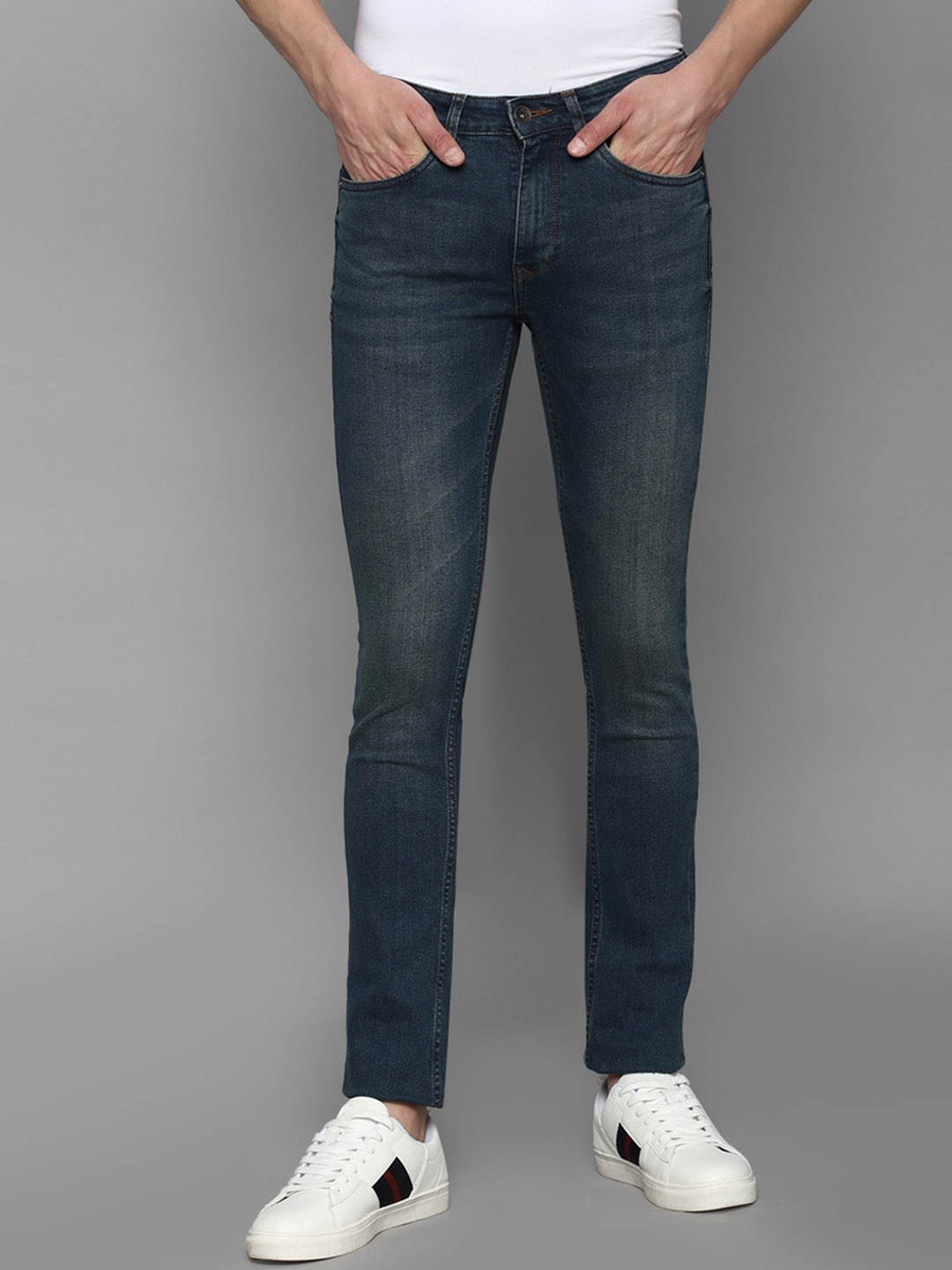 

Louis Philippe Jeans Men Navy Blue Light Fade Jeans