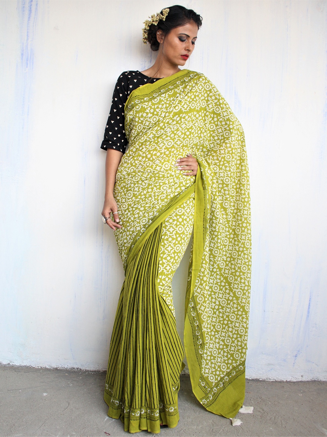 

Chidiyaa Green & Off White Ethnic Motifs Pure Cotton Saree