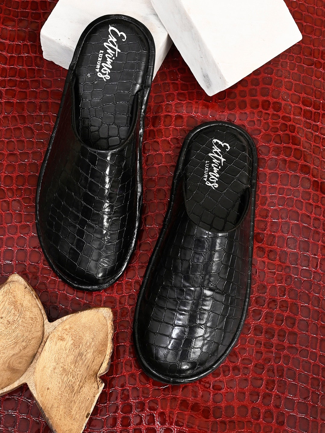 

EXTRIMOS Men Black Textured Mules