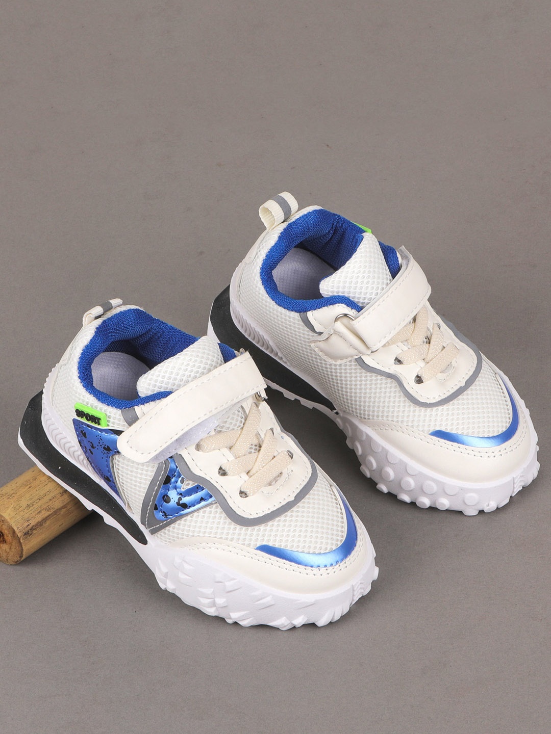 

FEETWELL SHOES Kids Blue Colourblocked Sneakers