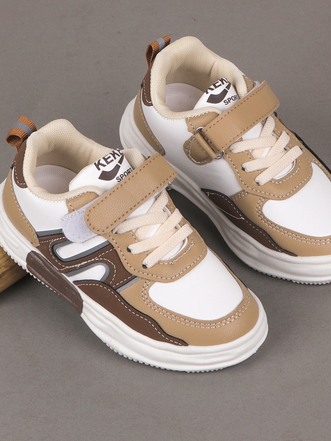 

FEETWELL SHOES Unisex Kids Colourblocked Sneakers, Brown