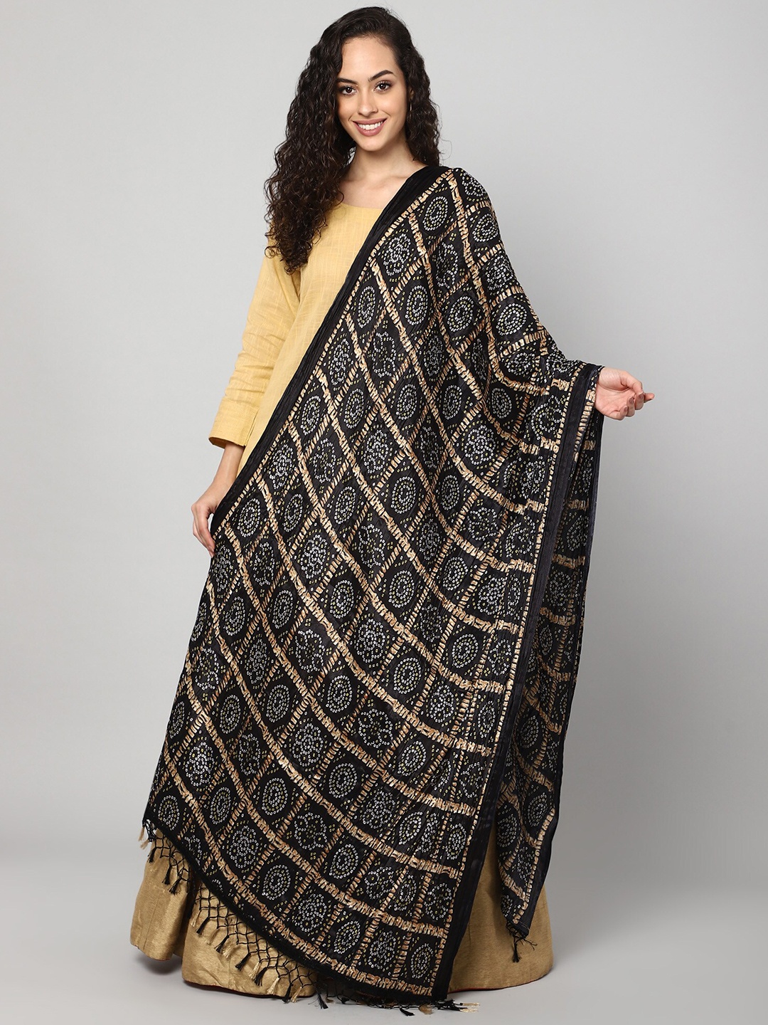 

Aditi Wasan Black & White Printed Bandhani Dupatta