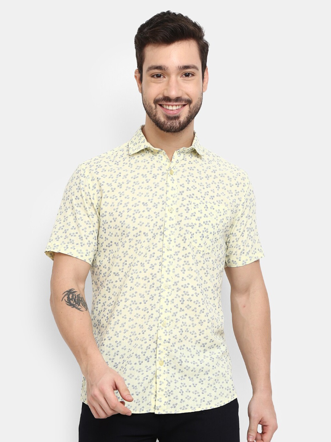 

V-Mart Men Yellow Floral Printed Casual Shirt