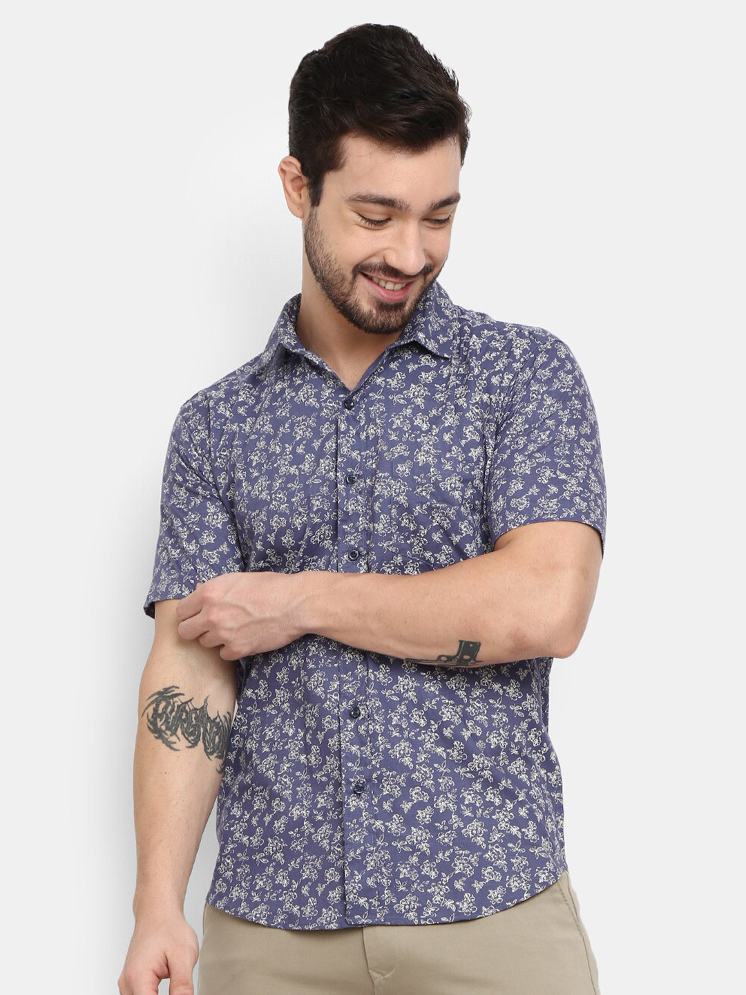 

V-Mart Men Blue Floral Printed Cotton Casual Shirt