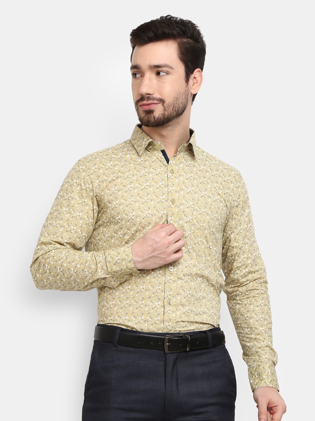 

V-Mart Men Beige Floral Printed Formal Shirt