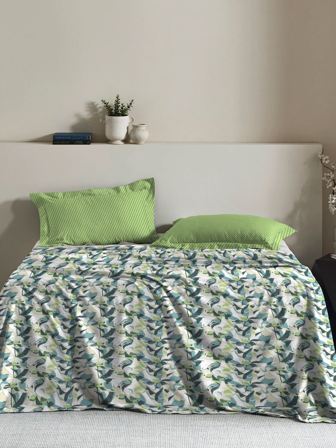 

MYTRIDENT 144 TC Queen Cotton Bedsheet with 2 Pillow Covers, Lime green