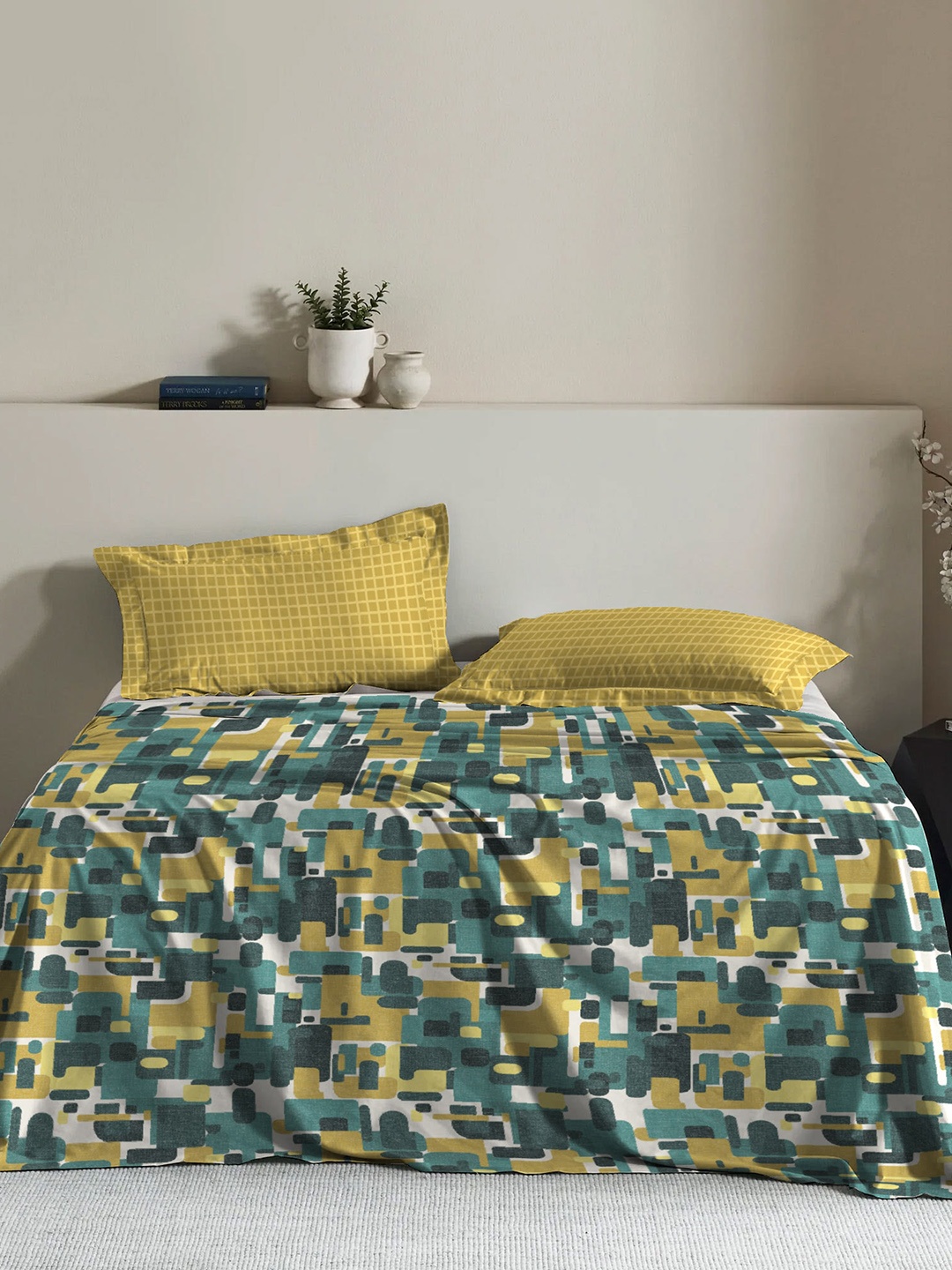 

MYTRIDENT 144 TC Queen Cotton Bedsheet with 2 Pillow Covers, Yellow