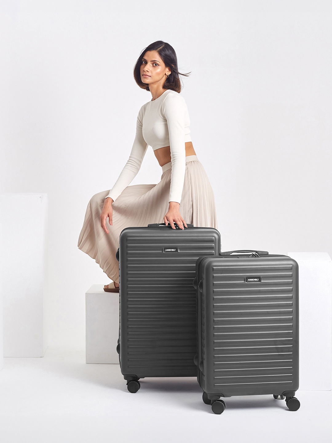 

Assembly Set Of 2 Textured Hard Medium-Sized Large-Sized Trolley Bags 60L 85L, Grey
