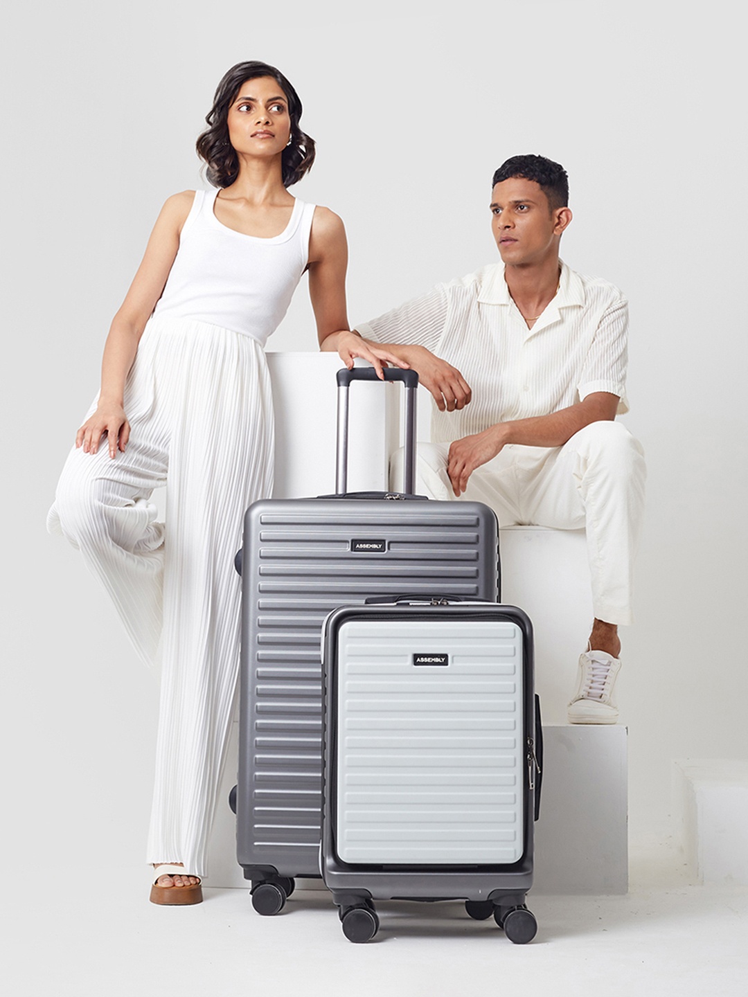 

Assembly Set Of 2 Textured Hard Cabin-Sized Large-Sized Trolley Bags 40L 85L, Grey