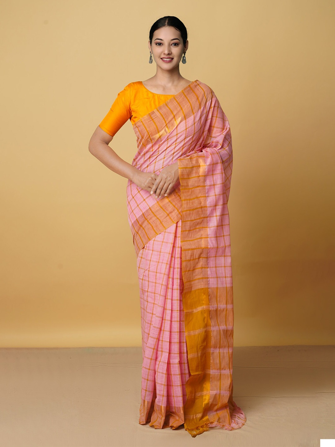 

Unnati Silks Pink & Gold-Toned Woven Design Zari Pure Cotton Mangalagiri Saree