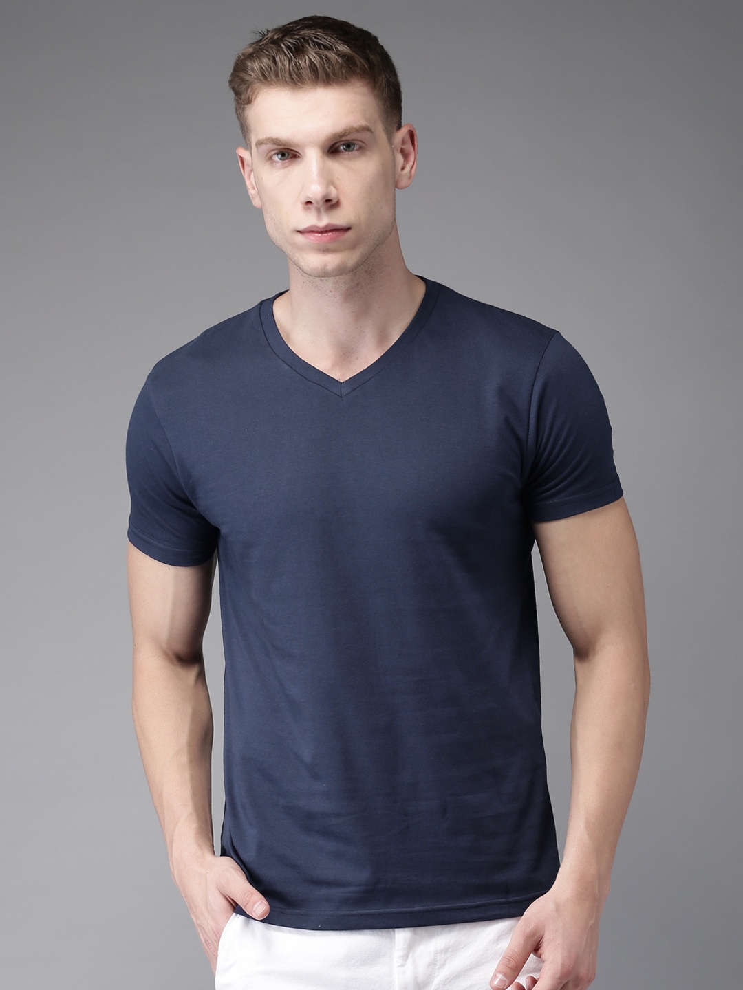 

HERE&NOW Men Navy Blue Solid V-Neck T-shirt, Na