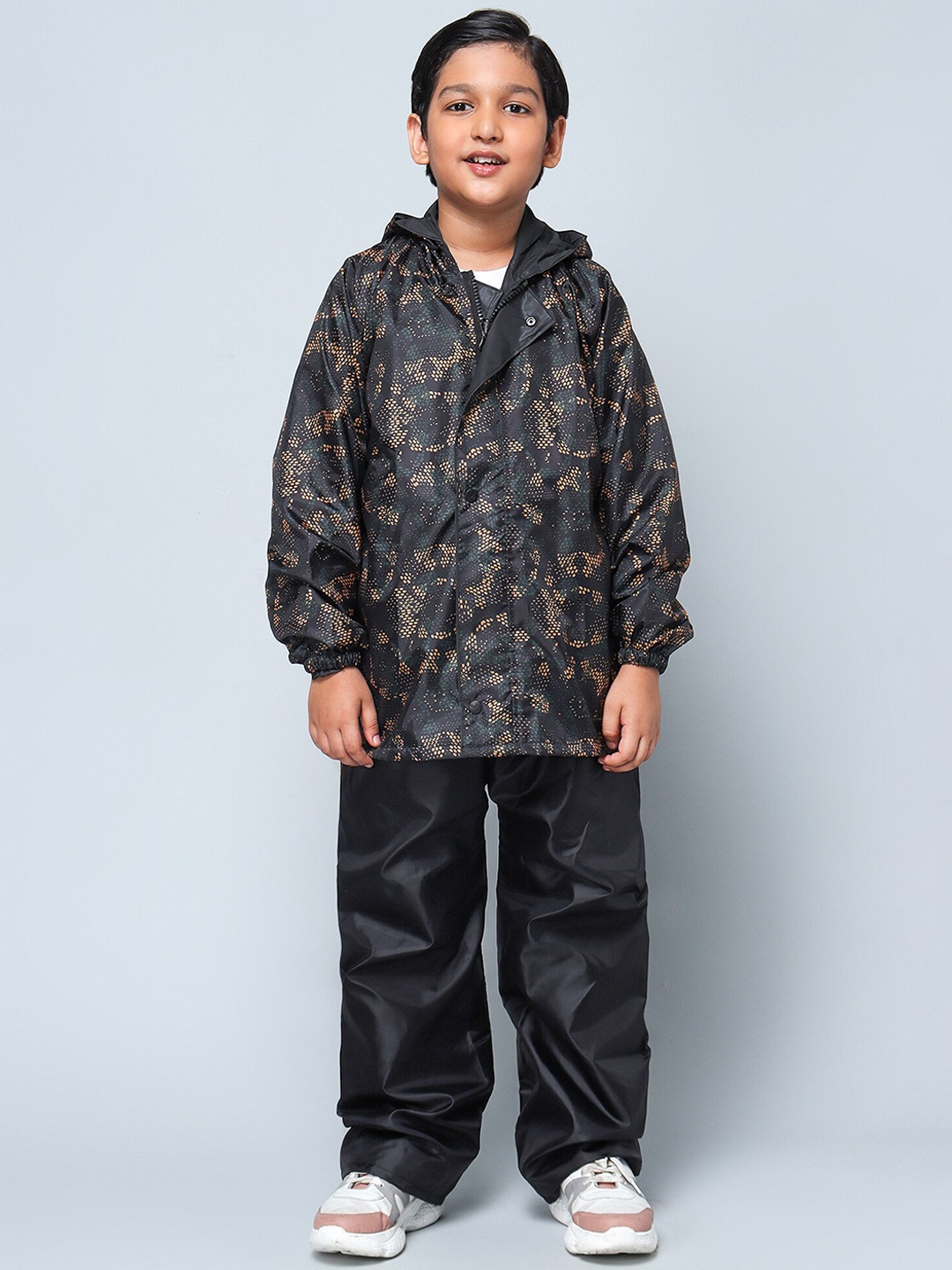 

THE CLOWNFISH Kids Black Printed Double Layered Rain Jacket