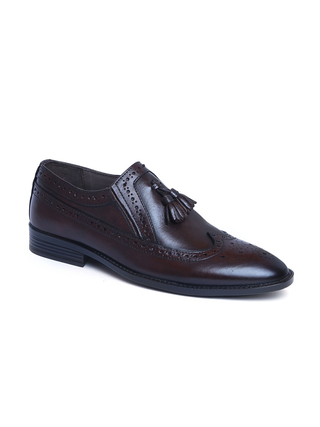 

Zoom Shoes Men Brown Textured Leather Formal Loafer