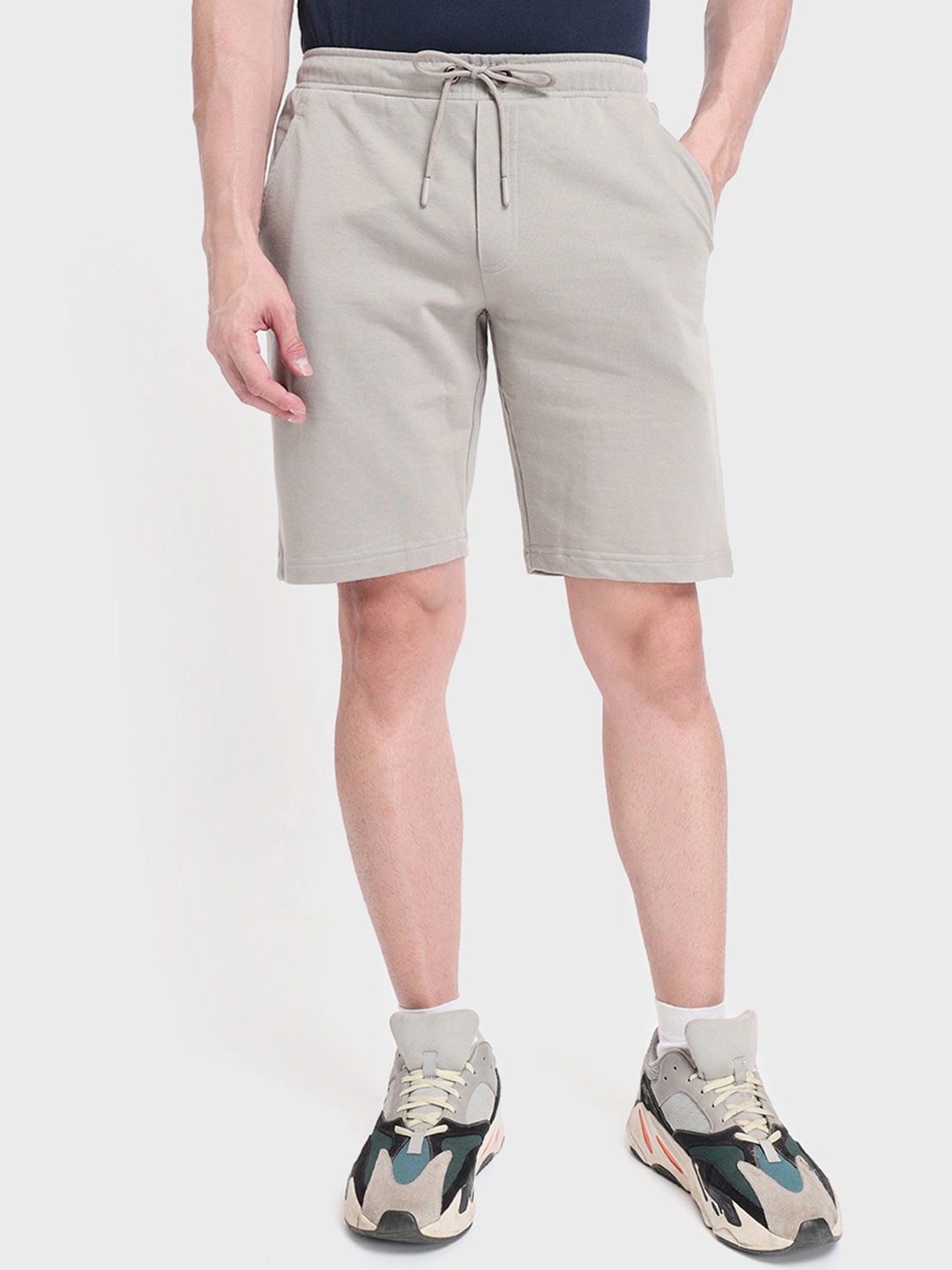 

Bewakoof Men Solid Shorts, Grey