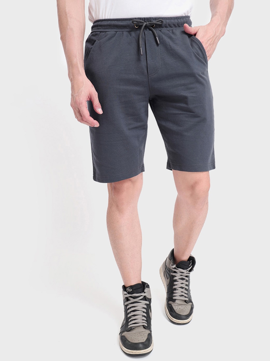 

Bewakoof Men Solid Shorts, Blue