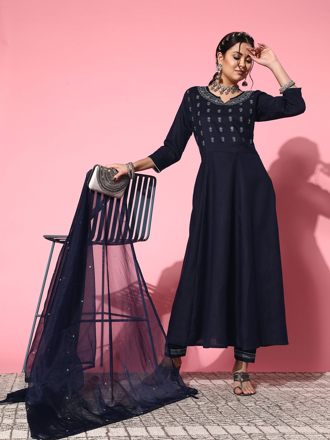

SheWill Women Floral Silk Blend Hyper Texture Kurta Set, Navy blue