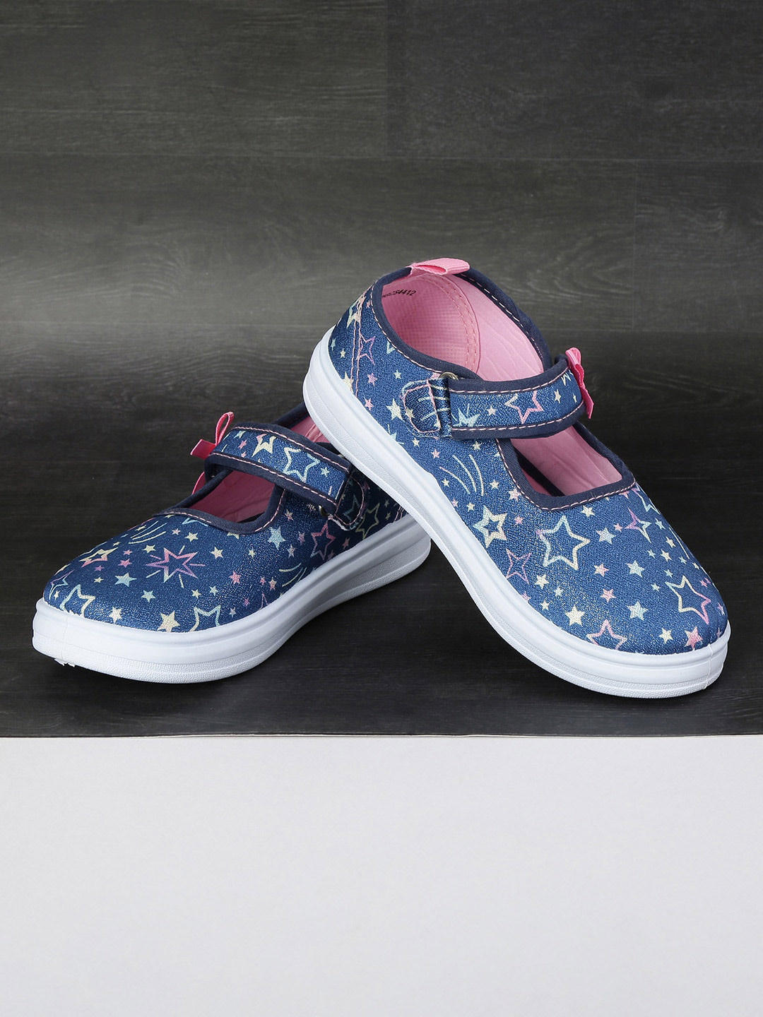 

max Girls Blue Printed Sneakers