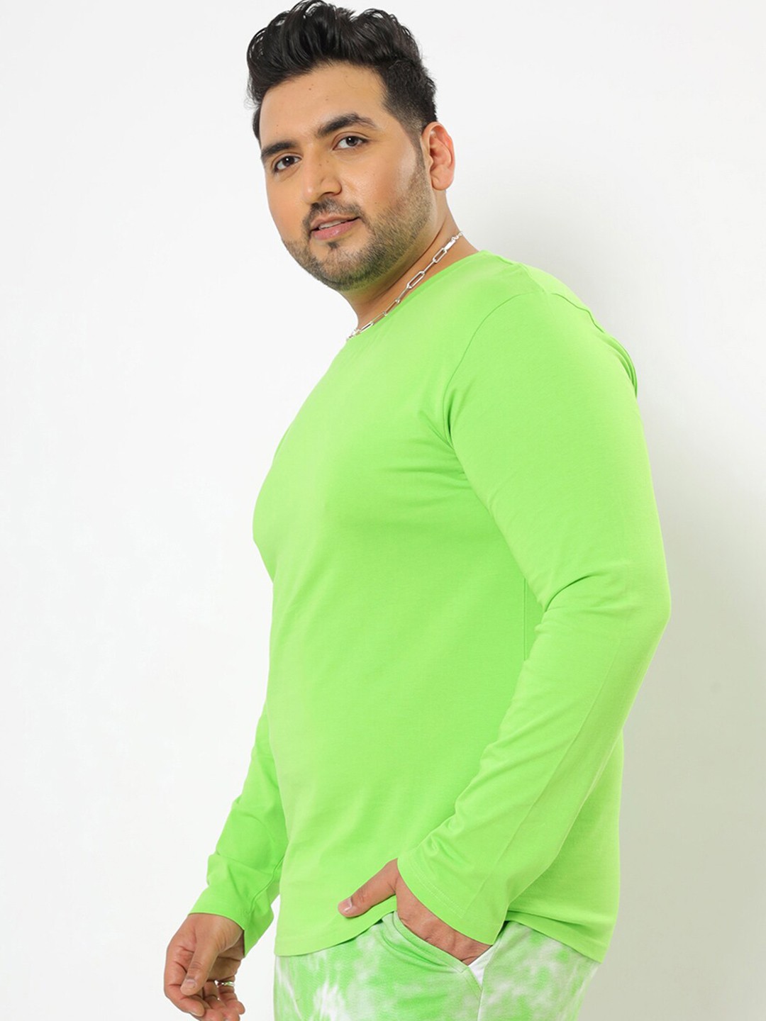 

Bewakoof Plus Men Green Solid T-shirt