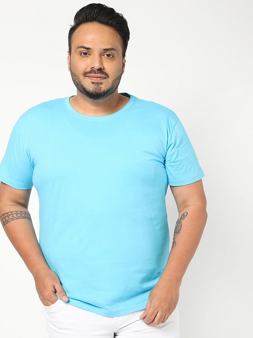 

Bewakoof Plus Men Blue Solid Round Neck Half Sleeve T-shirt