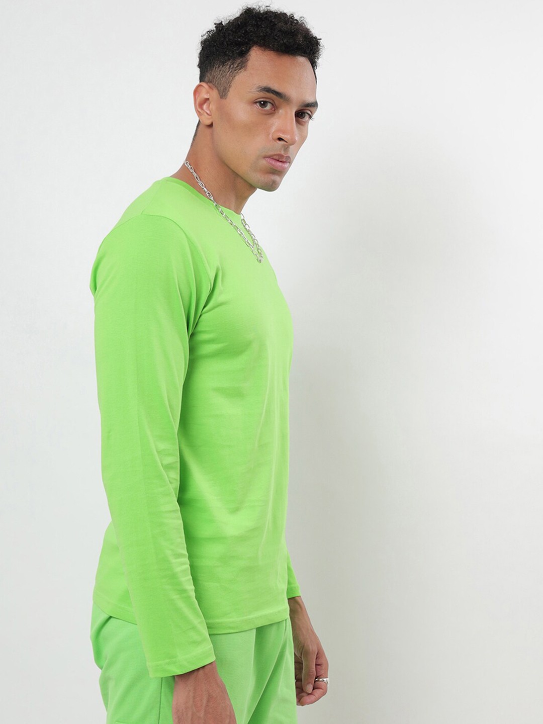

Bewakoof Men Green Solid T-shirt
