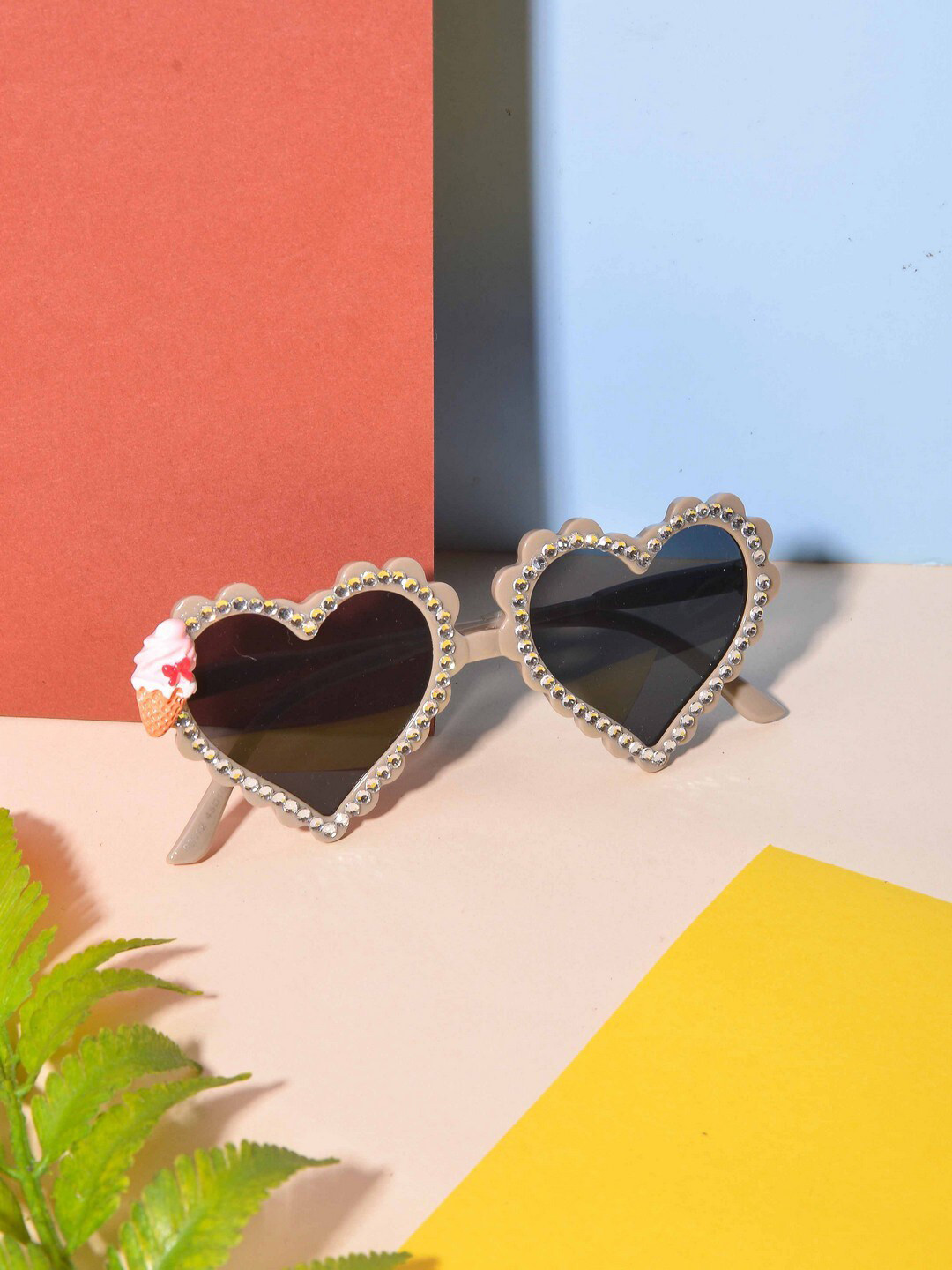 

POPLINS Unisex Kids Heart Shaped Sunglasses with UV Protected Lens, Grey